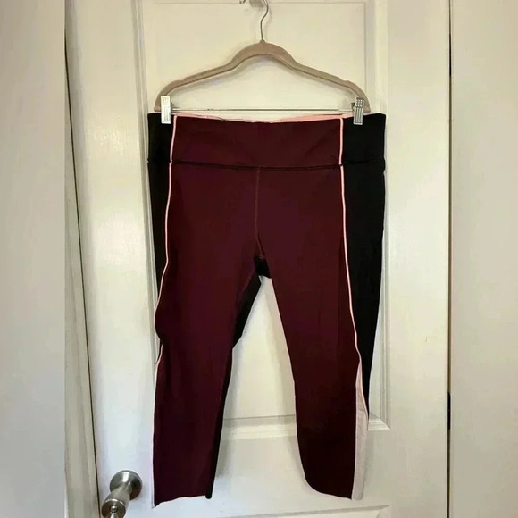 Athleta Women’s Antique Burgundy/Black Velocity Color-block Capri Leggings - Picture 1 of 8